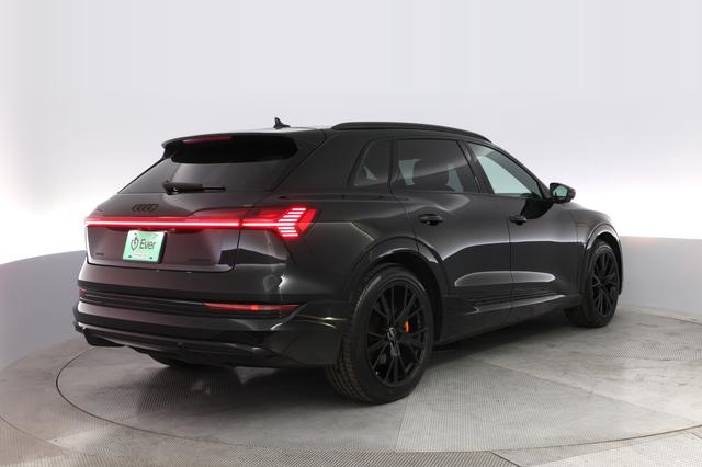 2022 Audi e-tron — photo 2 of 22