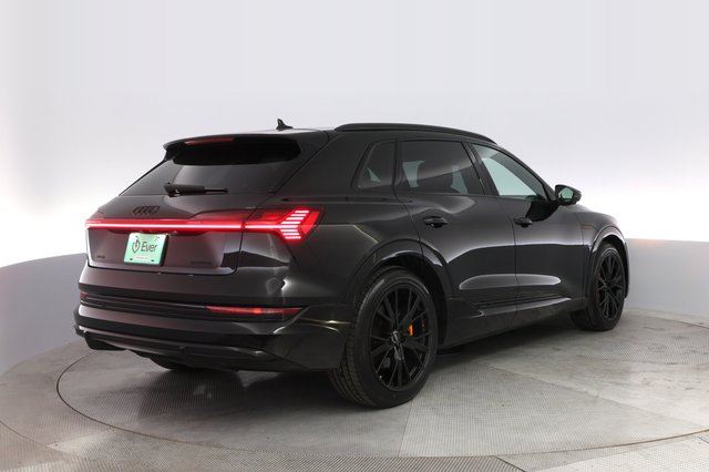 2022 Audi e-tron — photo 2 of 22