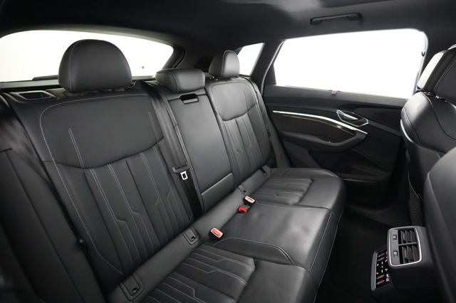 2022 Audi e-tron — photo 4 of 22