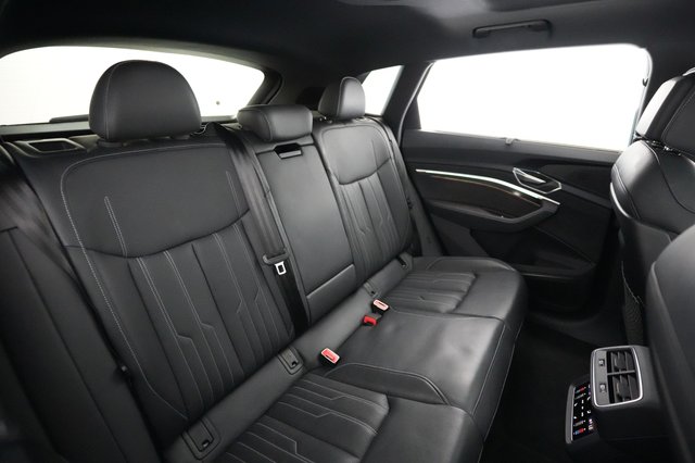2022 Audi e-tron — photo 4 of 22