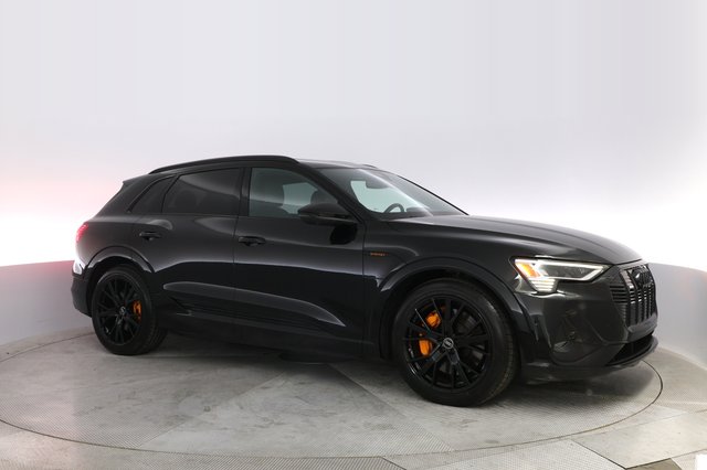 2022 Audi e-tron — photo 11 of 22
