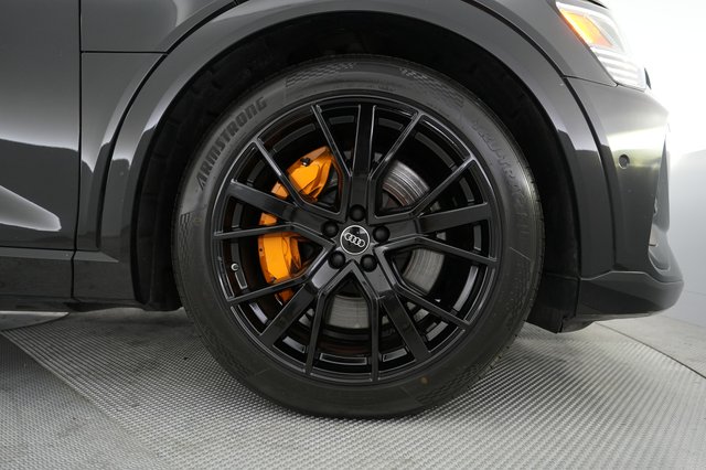 2022 Audi e-tron — photo 17 of 22