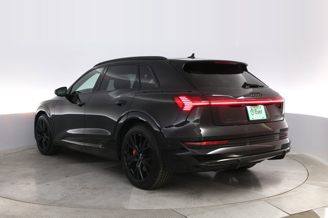2022 Audi e-tron — photo 13 of 22