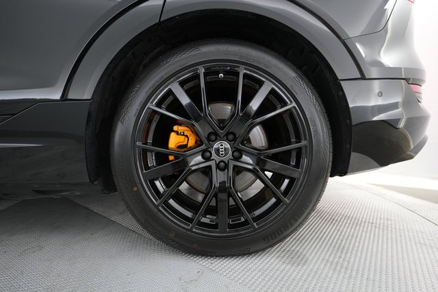 2022 Audi e-tron — photo 15 of 22