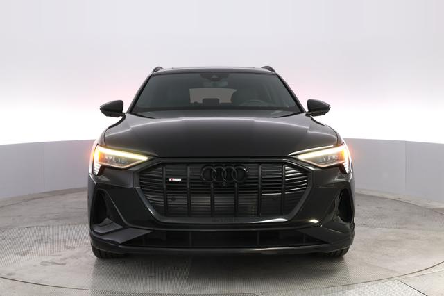 2022 Audi e-tron — photo 9 of 22