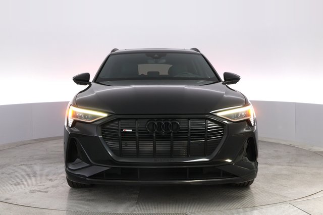 2022 Audi e-tron — photo 9 of 22