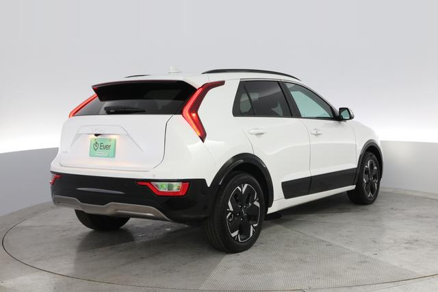 2024 Kia Niro EV — photo 2 of 21