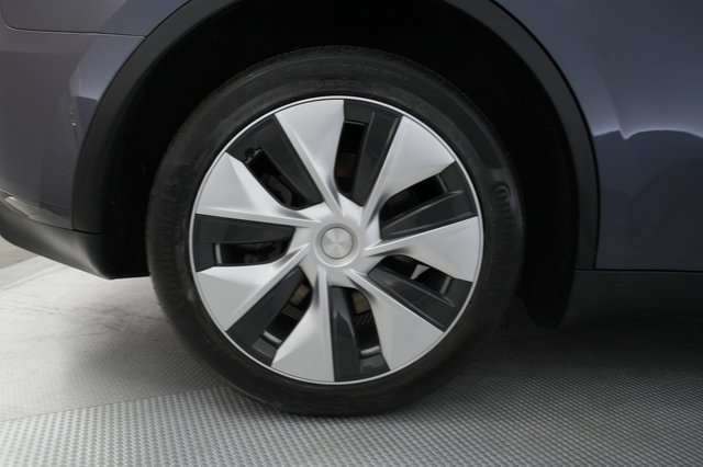 2023 Tesla Model Y — photo 17 of 22