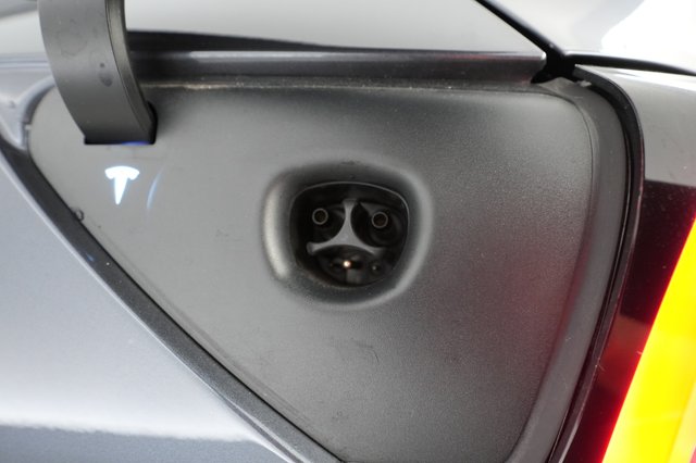 2023 Tesla Model Y — photo 8 of 22