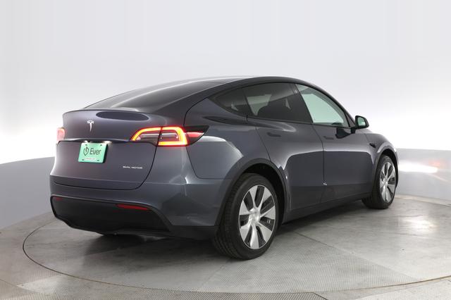 2023 Tesla Model Y — photo 2 of 22