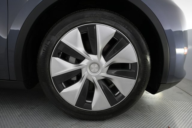 2023 Tesla Model Y — photo 7 of 22