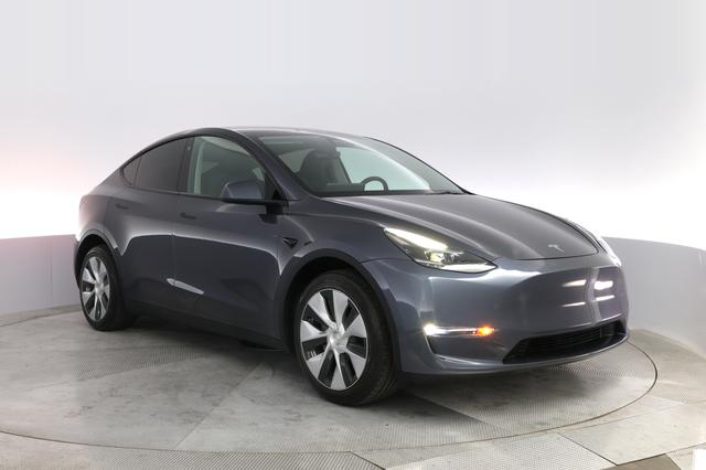 2023 Tesla Model Y — photo 10 of 22