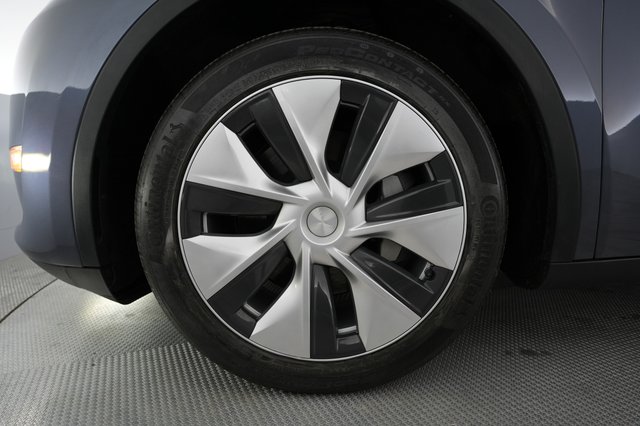 2023 Tesla Model Y — photo 15 of 22