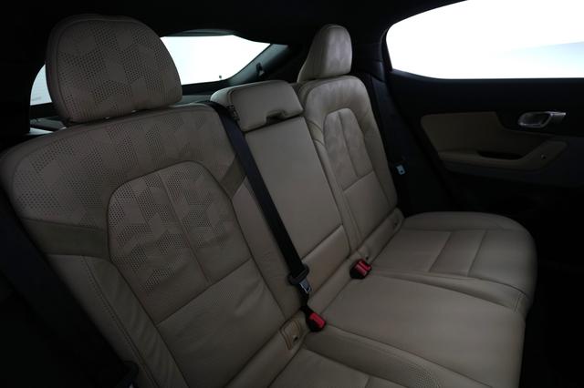 2022 Polestar 2 — photo 4 of 21
