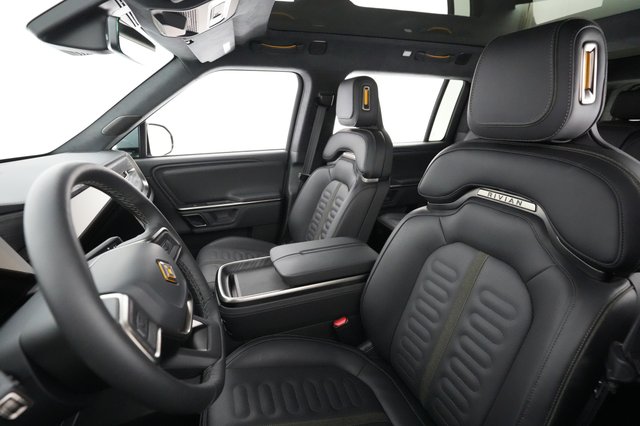 2024 Rivian R1S — photo 3 of 23