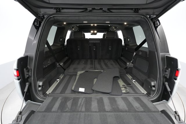 2024 Rivian R1S — photo 6 of 23