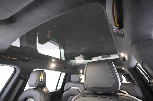 2024 Rivian R1S — photo 21 of 23