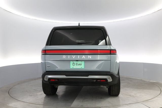 2024 Rivian R1S — photo 12 of 23