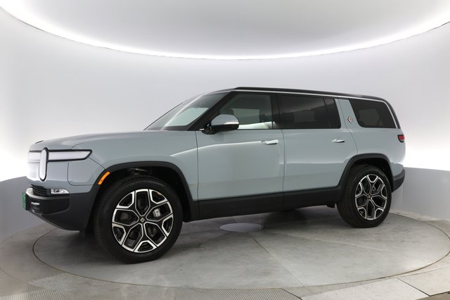 2024 Rivian R1S — photo 14 of 23