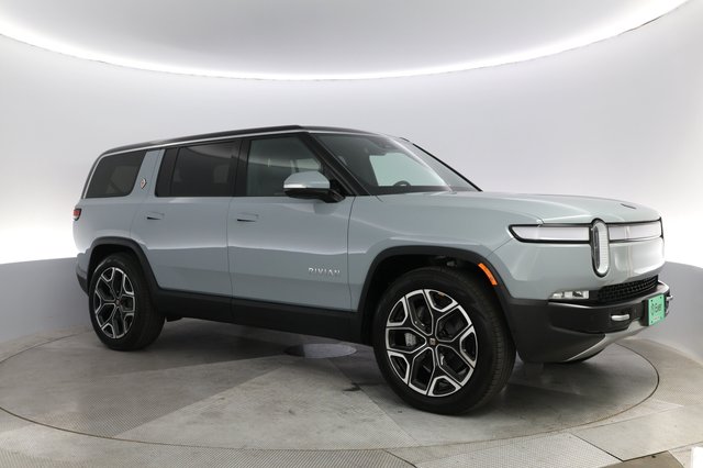 2024 Rivian R1S — photo 11 of 23