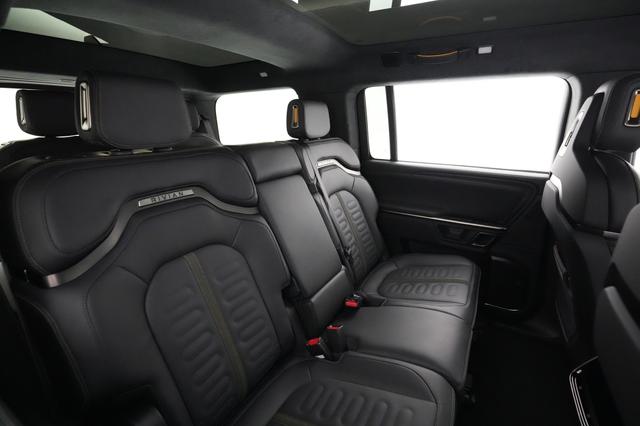 2024 Rivian R1S — photo 4 of 23