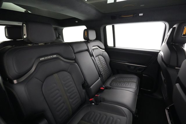 2024 Rivian R1S — photo 4 of 23