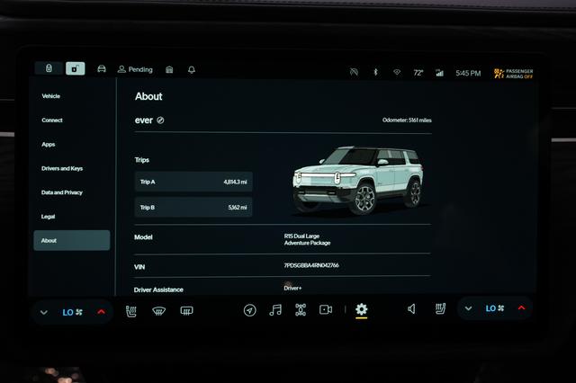 2024 Rivian R1S — photo 5 of 23
