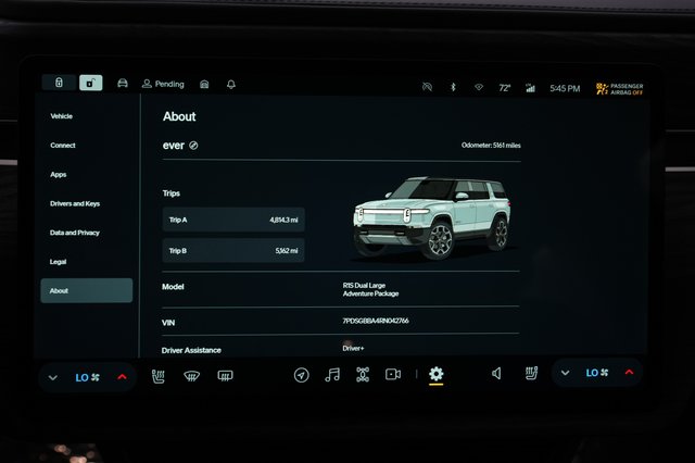 2024 Rivian R1S — photo 5 of 23