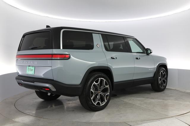 2024 Rivian R1S — photo 2 of 23