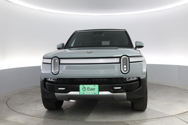 2024 Rivian R1S — photo 9 of 23
