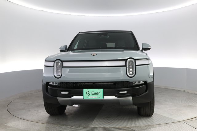 2024 Rivian R1S — photo 9 of 23