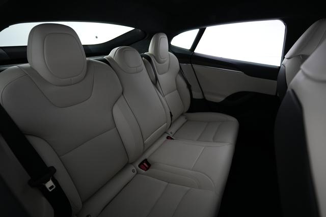 2022 Tesla Model S — photo 4 of 22