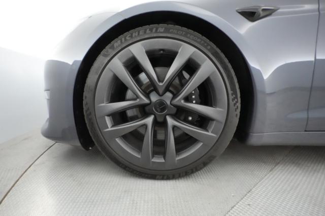 2022 Tesla Model S — photo 7 of 22