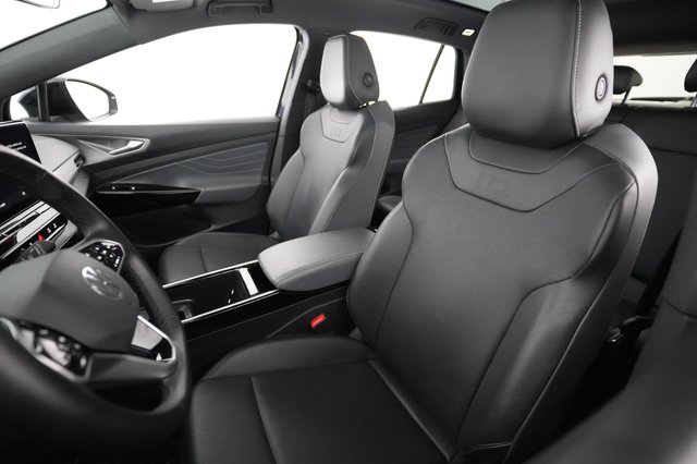 2023 Volkswagen ID.4 — photo 3 of 24