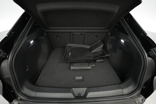 2023 Volkswagen ID.4 — photo 6 of 24