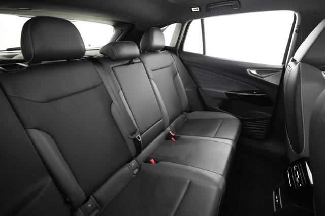 2023 Volkswagen ID.4 — photo 4 of 24