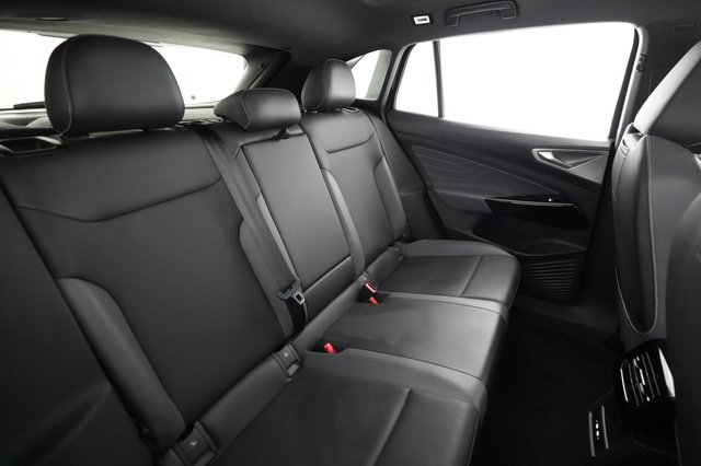 2023 Volkswagen ID.4 — photo 4 of 24