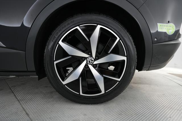 2023 Volkswagen ID.4 — photo 7 of 24