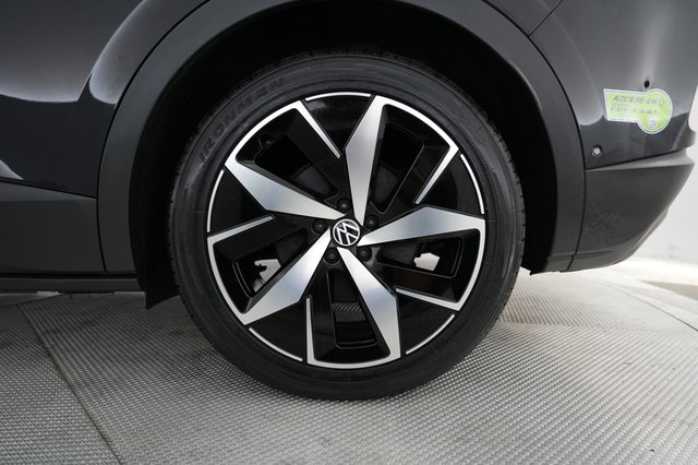 2023 Volkswagen ID.4 — photo 7 of 24