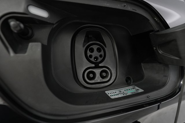 2023 Volkswagen ID.4 — photo 8 of 24