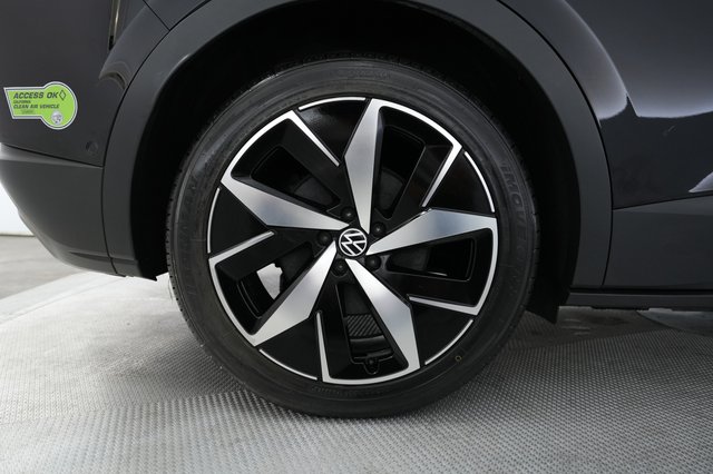 2023 Volkswagen ID.4 — photo 15 of 24