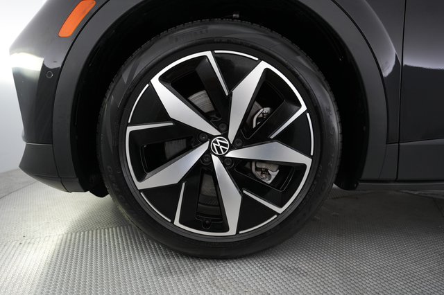 2023 Volkswagen ID.4 — photo 17 of 24