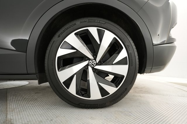 2021 Volkswagen ID.4 — photo 16 of 21