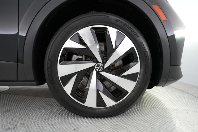 2021 Volkswagen ID.4 — photo 7 of 21