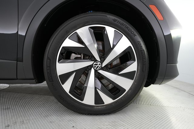 2021 Volkswagen ID.4 — photo 7 of 21