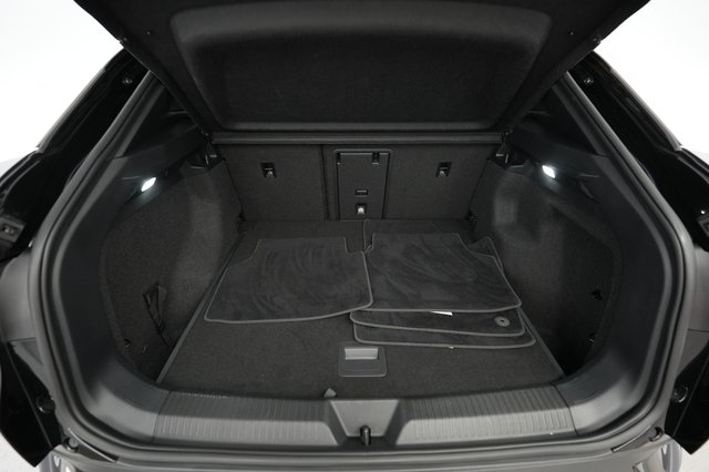 2021 Volkswagen ID.4 — photo 6 of 21