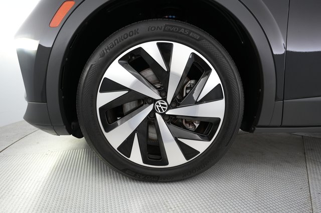 2021 Volkswagen ID.4 — photo 15 of 21