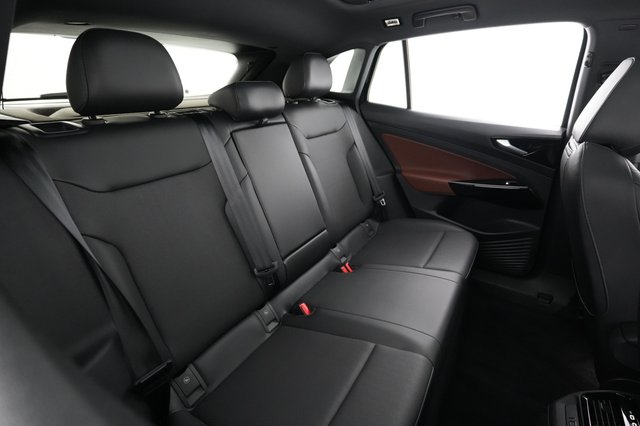 2021 Volkswagen ID.4 — photo 4 of 21