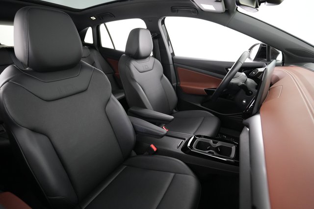 2021 Volkswagen ID.4 — photo 18 of 21