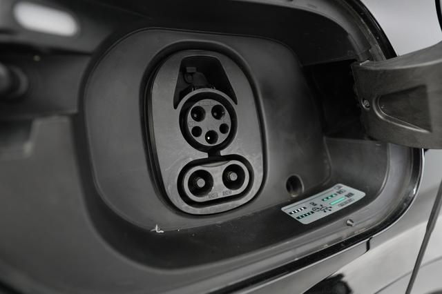 2021 Volkswagen ID.4 — photo 8 of 21